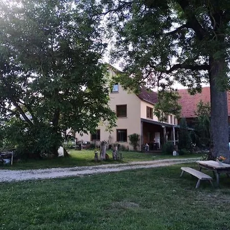 Daire Romantische Bauernhof, 100m2 Offenes Dachgeschoss *