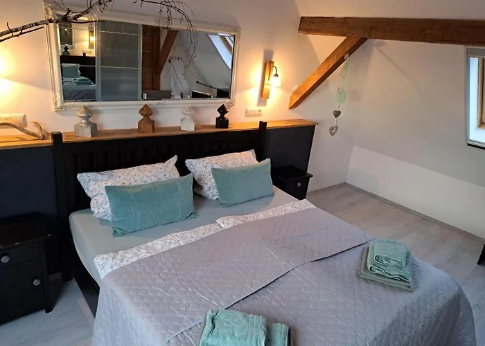 Romantische Bauernhof, 100m2 Offenes Dachgeschoss Apartment *